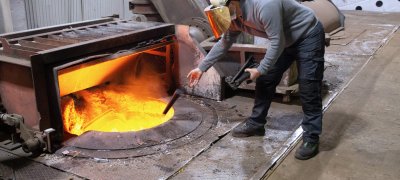 Man recycling Jøtul products